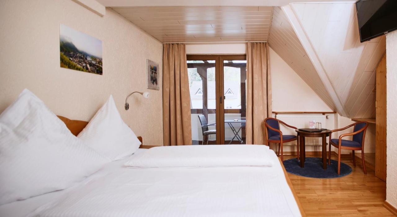 Weinhaus Lenz Hotel Briedern Bagian luar foto